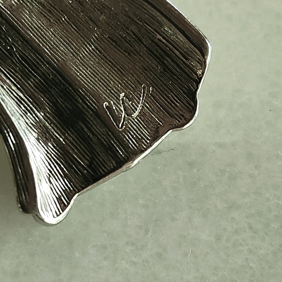 Liz Claiborne Gold and Silver Angel Pin with Green (May) Heart - Picture 3 of 4